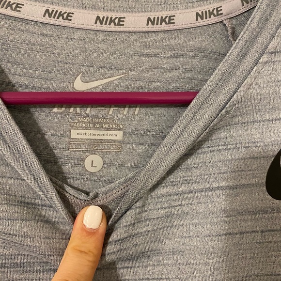 3for$20 long sleeve Nike dry fit - Picture 3 of 3